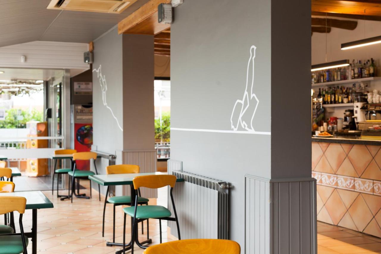 Hostal Restaurant Roma Cubells Eksteriør billede