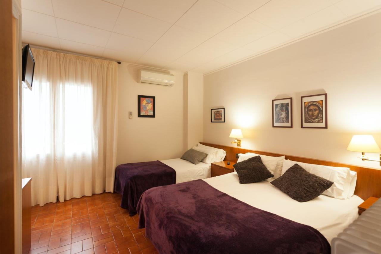 Hostal Restaurant Roma Cubells Eksteriør billede