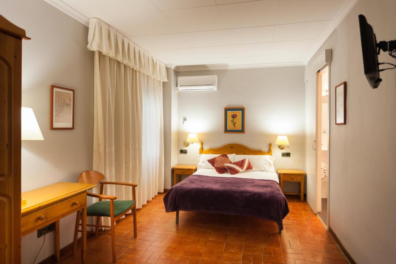 Hostal Restaurant Roma Cubells Eksteriør billede