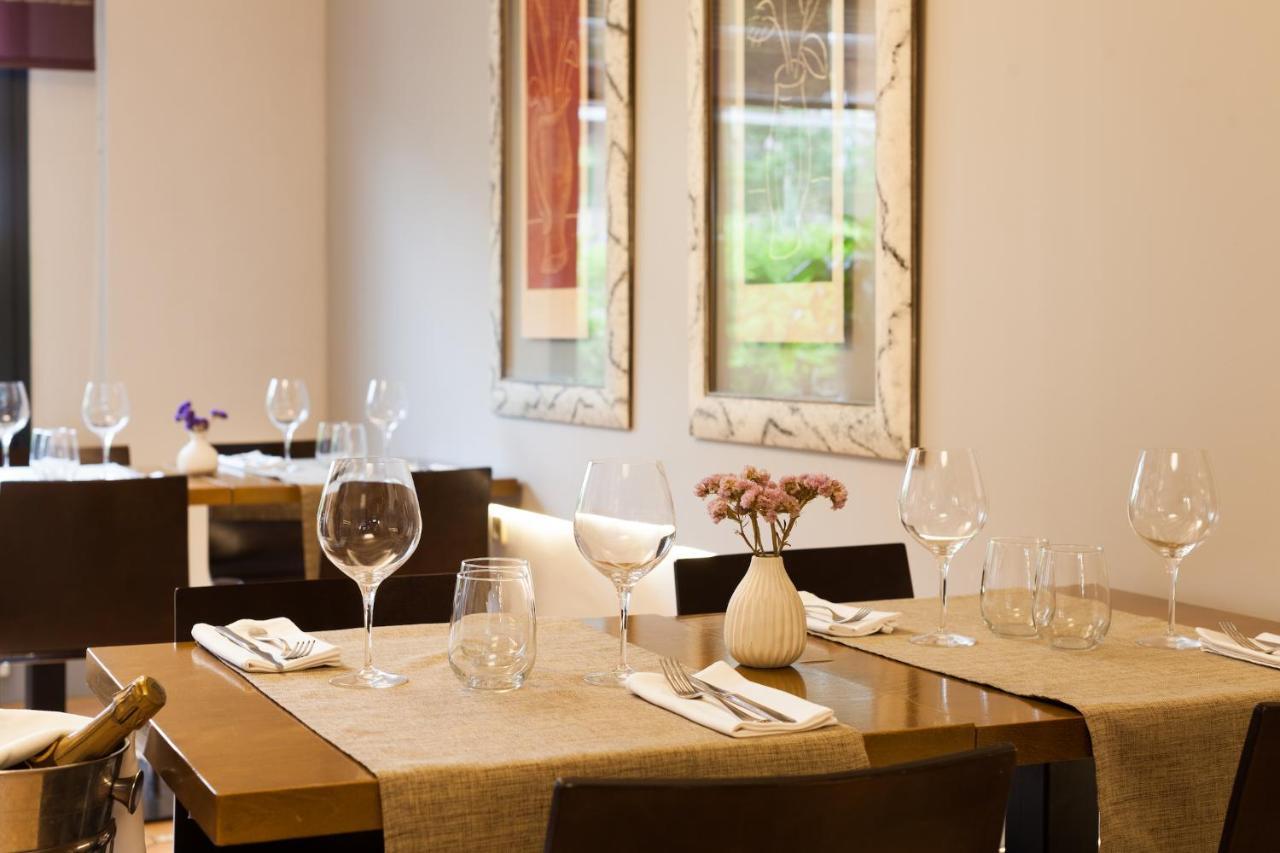 Hostal Restaurant Roma Cubells Eksteriør billede