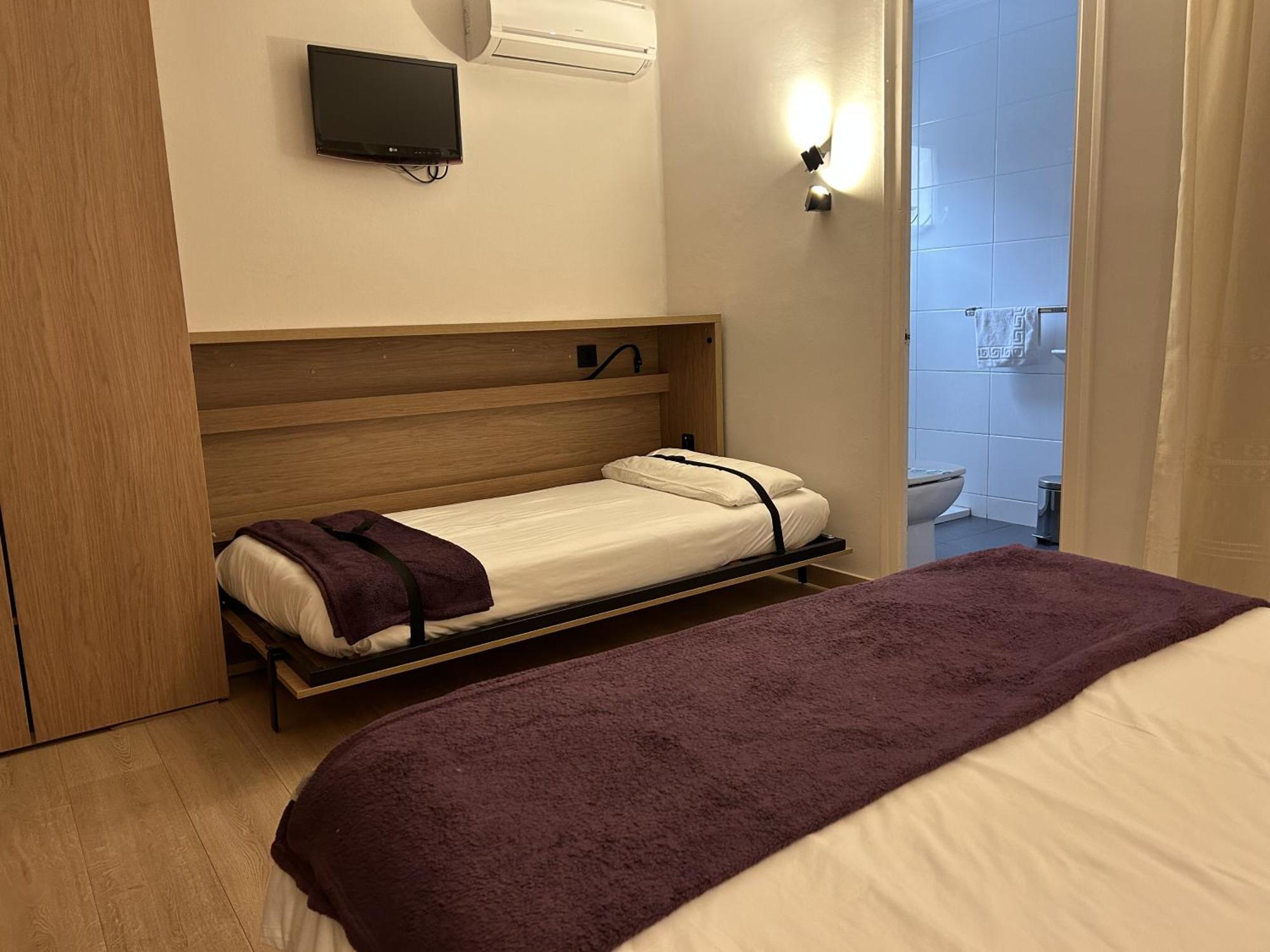 Hostal Restaurant Roma Cubells Eksteriør billede